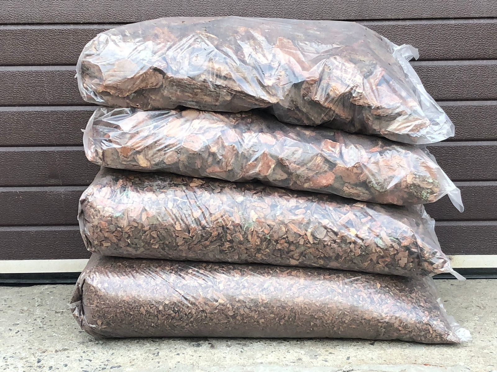 Rindenmulch aus der Ukraine – Hochwertige Natur-Baumrinde für Ihren Garten