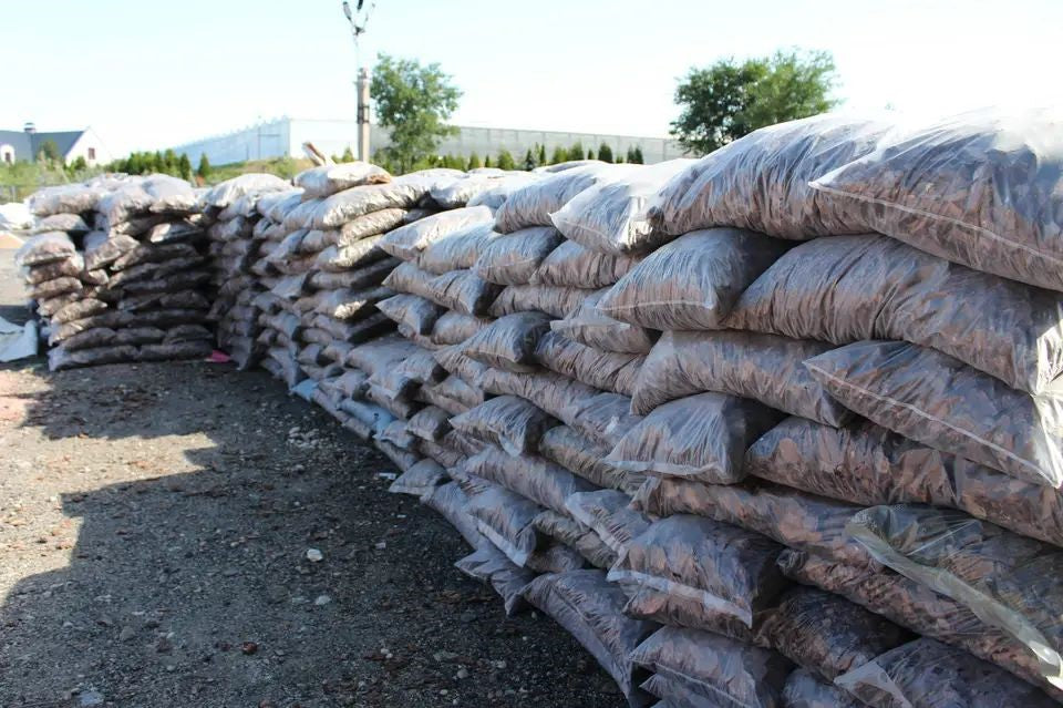Rindenmulch aus der Ukraine – Hochwertige Natur-Baumrinde für Ihren Garten